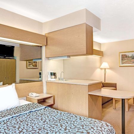 Days Inn By Wyndham Sturbridge Zewnętrze zdjęcie