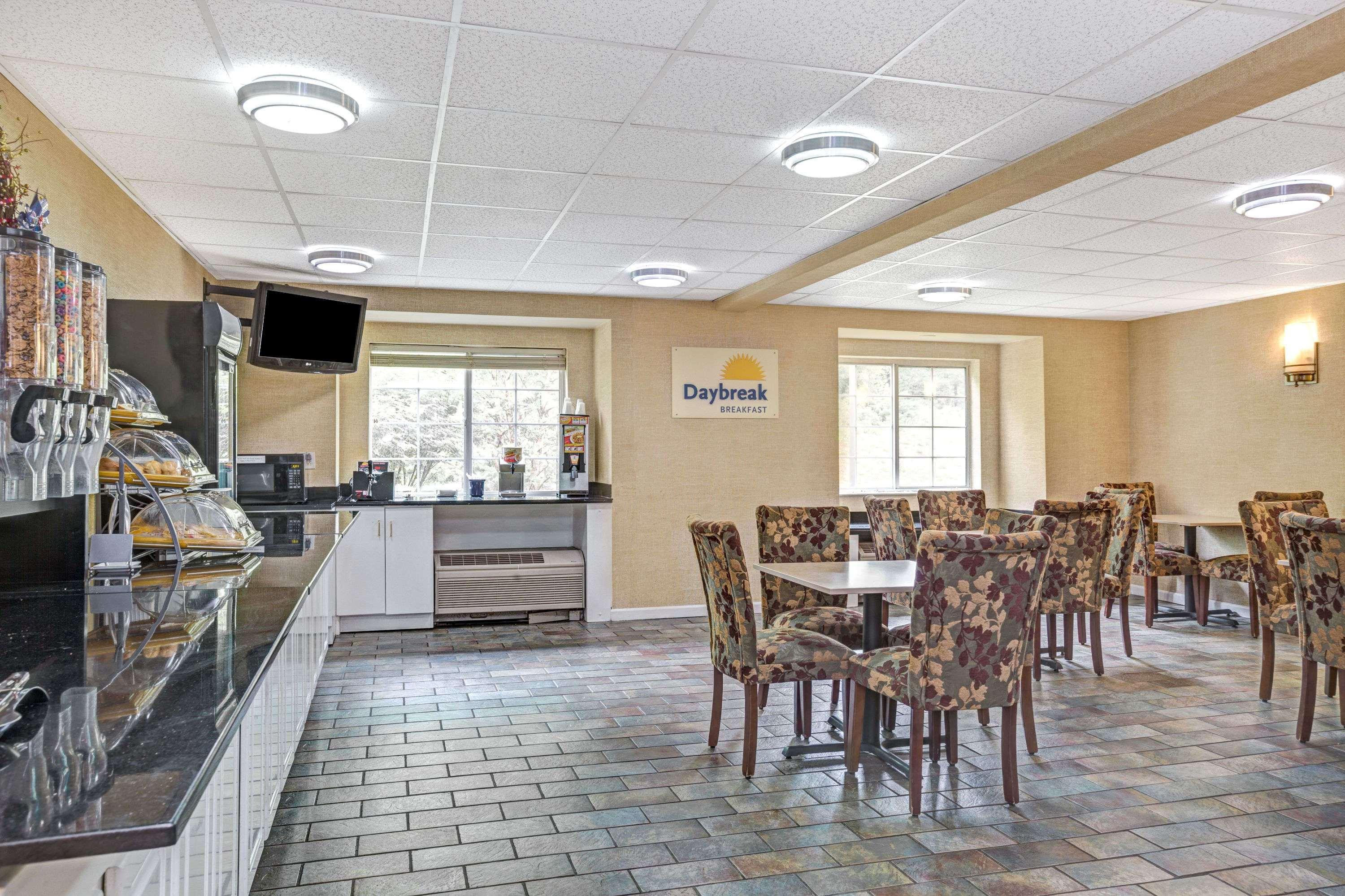 Days Inn By Wyndham Sturbridge Zewnętrze zdjęcie